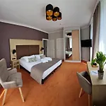 La Souveraine Отель 3*